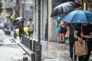 Προ των πυλών η κακοκαιρία «εξπρές» με θυελλώδεις ανέμους, καταιγίδες και χιόνια στα ορεινά.