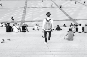 Άνθρωποι που περπατούν στο Παρίσι