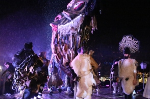 To "Στοιχειό της Χάρμαινας" στην Άμφισσα