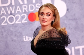 Η τραγουδίστρια Adele στην απονομή των BRIT Awards