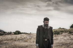 O Άρης Σερβετάλης στην ταινία Ο Άνθρωπος του Θεού