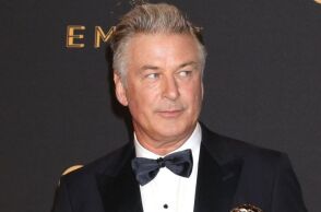 Ο ηθοποιός Άλεκ Μπάλντουιν επιστρέφει σε γυρίσματα τέσσερις μήνες μετά τον θανάσιμο τραυματισμό της διευθύντριας φωτογραφίας