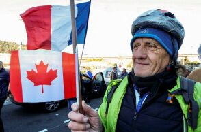 Γαλλία: Τα "Κονβόι της Ελευθερίας" κατευθύνονται προς το Παρίσι - και τα σημεία ελέγχου της αστυνομίας	