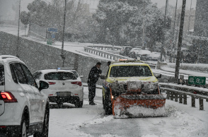 Κακοκαιρία Ελπίδα: Εγκλωβισμένοι οδηγοί στην Αττική Οδό