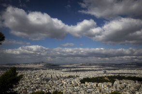 Σύννεφα πάνω από την Αθήνα