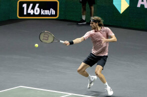 «Καλπάζει» ο Στέφανος Τσιτσιπάς στο Ρότερνταμ, περνώντας στα ημιτελικά