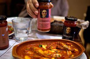 Ντιμάνα, πάστα πιπεριάς με μικρή παραγωγή και μεγάλη νοστιμιά 