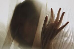 Θεσσαλονίκη: 20 χρόνια κάθειρξη στον δήθεν αστυνομικό που βίασε τρεις γυναίκες ενώ είχε αποφυλακιστεί μετά από φόνο.