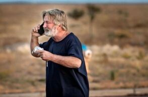 Ο Άλεκ Μπάλντουιν στα γυρίσματα της ταινίας «Rust»/ Φωτογραφία: Τwitter 