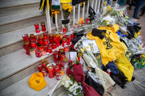 Το σημείο όπου έπεσε νεκρός ο 19χρονος Άλκης που δολοφονήθηκε στη Χαριλάου