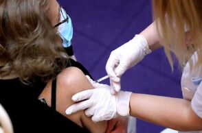 Κορωνοϊός: Η ανάλυστη Μόσιαλου για εμβολιασμό και Long Covid