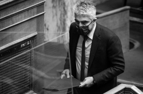 Ο Γιώργος Τσίπρας στο βήμα της Βουλής