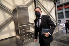 Πέτσας: O Τσίπρας ζητά πρόωρες εκλογές για να μη βγει τρίτος