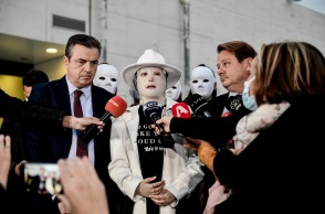 Ιωάννα Παλιοσπύρου: Απαντά πότε θα δείξει το πρόσωπό της και μιλά για τον δύσκολο αγώνα που δίνει μετά την επίθεση με βιτριόλι. 