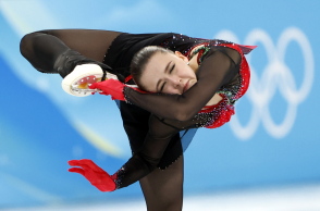 Η αθλήτρια Καμίλα Βαλίεβα αγωνίζεται στους Χειμερινούς Ολυμπιακούς Αγώνες στο Πεκίνο