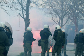 Επεισόδια έξω από γήπεδο - Μέτρα για την οπαδική βία ανακοίνωσε η κυβέρνηση