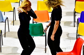 "2 αδελφές, Μυρτώ και Γιούλικα"