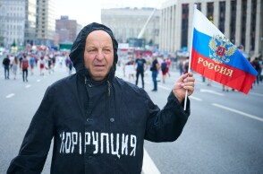 Ρώσος πολίτης στους δρόμους της χώρας μετά το διάγγελμα Πούτιν