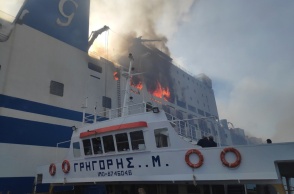 Euroferry Olympia: Φωτογραφία από την επιχείρηση κατάσβεσης της φωτιάς στο πλοίο