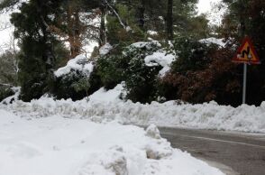 Κλειστή η Λεωφόρος Πάρνηθας λόγω χιονόπτωσης