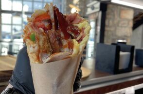 Πιτσόγυρο: η απάντηση στο δίλημμα πίτσα ή σουβλάκι