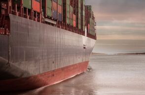 H Γαλλία μπλόκαρε πλοίο ρωσικής σημαίας στη Μάγχη