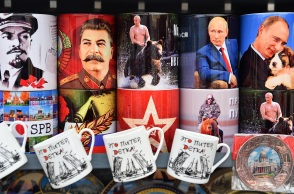 Σουβενίρ με εικόνες των Πούτιν, Στάλιν, Λένιν στη Ρωσία