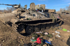 Ρωσικό τανκ έχει καταστραφεί έξω από το Χάρκοβο στην Ανατολική Ουκρανία