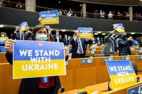 Ουκρανία: πιο αυστηρή απάντηση στη Ρωσία ζητά το Ευρωπαϊκό Κοινοβούλιο