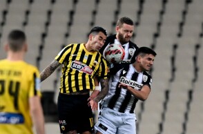 Στιγμιότυπο από την αναμέτρηση ΑΕΚ και ΠΑΟΚ για το Κύπελλο Ελλάδος