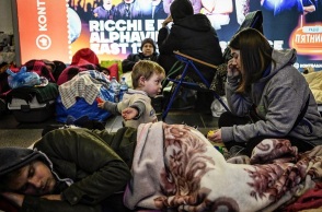 Ουκρανία: Φωτογραφίες από σταθμούς μετρό στο Κίεβο που λειτουργούν ως καταφύγια