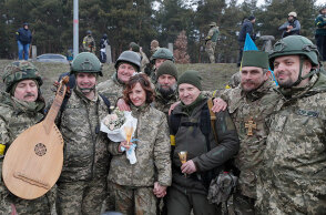 Ο γάμος στα χαρακώματα, ενώ μαίνεται ο πόλεμος στην Ουκρανία