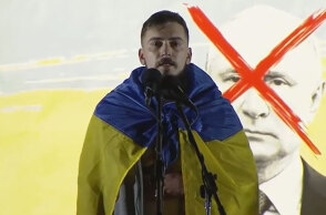 Ο Ουκρανός Γιούρι στην αντιπολεμική συγκέντρωση στο Σύνταγμα