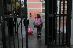 Το 30% από τα νέα κρούσματα κορωνοϊού σε παιδιά ηλικίας 4-18 ετών την εβδομάδα 28.02 με 06.03