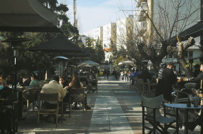 Η πλατεία Βραζιλίας γεμίζει πάντα με πλήθος κόσμου.