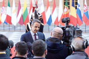 O πρωθυπουργός Κυριάκος Μητσοτάκης στη Σύνοδο Κορυφής της ΕΕ στις Βερσαλλίες προανήγγειλε νέα μέτρα στήριξης για τα νοικοκυριά