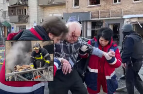 Πυροσβέστες στο Κίεβο απομακρύνουν τραυματίες από την πολυκατοικία