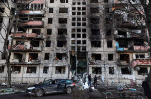 Καταστροφές σε πολυκατοικία στο Κίεβο από τον ρωσικό βομβαρδισμό