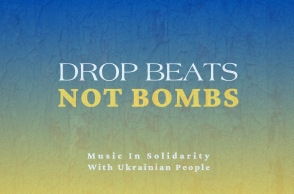 Η σημαία της Ουκρανίας με τη φράση "Drop Beats Not Bombs"