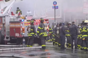 Φωτιά σε εμπορικό κέντρο της Νέας Υόρκης