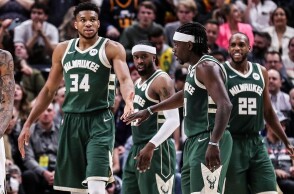 Ο Γιάννης Αντετοκούνμπο και οι συμπαίκτες του στους Μπακς