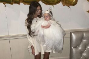 Άγρια δολοφονία ομογενούς από την Τήλο: Η Ειρήνη Σπαντοπανάγου κρατά στην αγκαλιά της την 17μηνών κόρη της