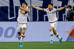 Ο Αουγκούστο πανηγυρίζει το γκολ του κόντρα στη Γάνδη