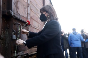 Θεσσαλονίκη - Πορεία μνήμης: «Ποτέ Ξανά» για τα 79 χρόνια από την αναχώρηση του πρώτου συρμού για το Άουσβιτς, παρουσία της Προέδρου της Δημοκρατίας Κ. Σακελλαροπούλου	