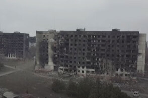 Οι Ρώσοι βομβαρδίζουν ανελέητα τη Μαριούπολη στην Ουκρανία