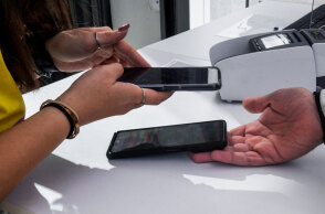 Πριν από το Πάσχα η κατάργηση πιστοποιητικού εμβολιασμού για τον κορωνοϊό