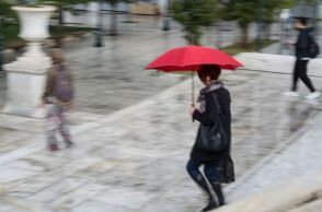 Καιρός: Παύει το έκτακτο δελτίο - Μένουν οι βροχές στην Αττική