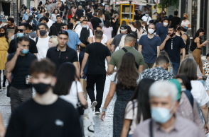 Κόσμος στην Ερμού