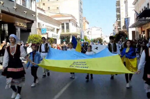 25η Μαρτίου: Ουκρανοί πρόσφυγες παρέλασαν στην Πάτρα
