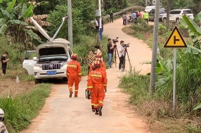 Συντριβή boeing 737 στην Κίνα: Διασώστες κοντά στο σημείο όπου έπεσε το αεροσκάφος